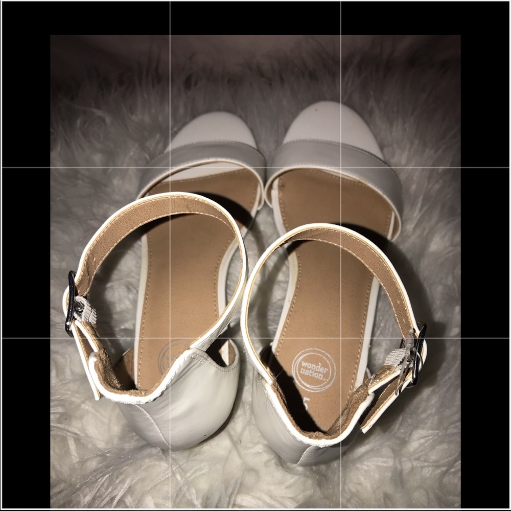 Color: White 
Size: 5
Brand: Wonder Nation